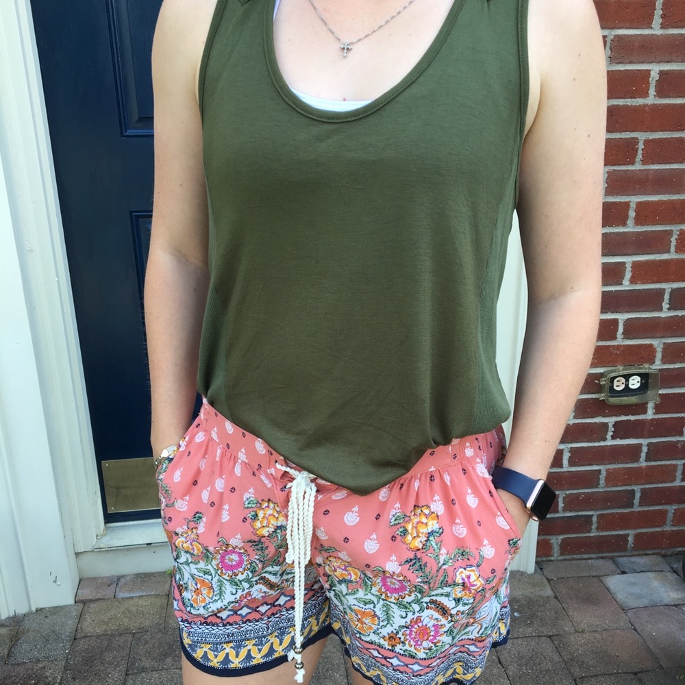 Flowy Pattern Shorts - Picture 5 of 5